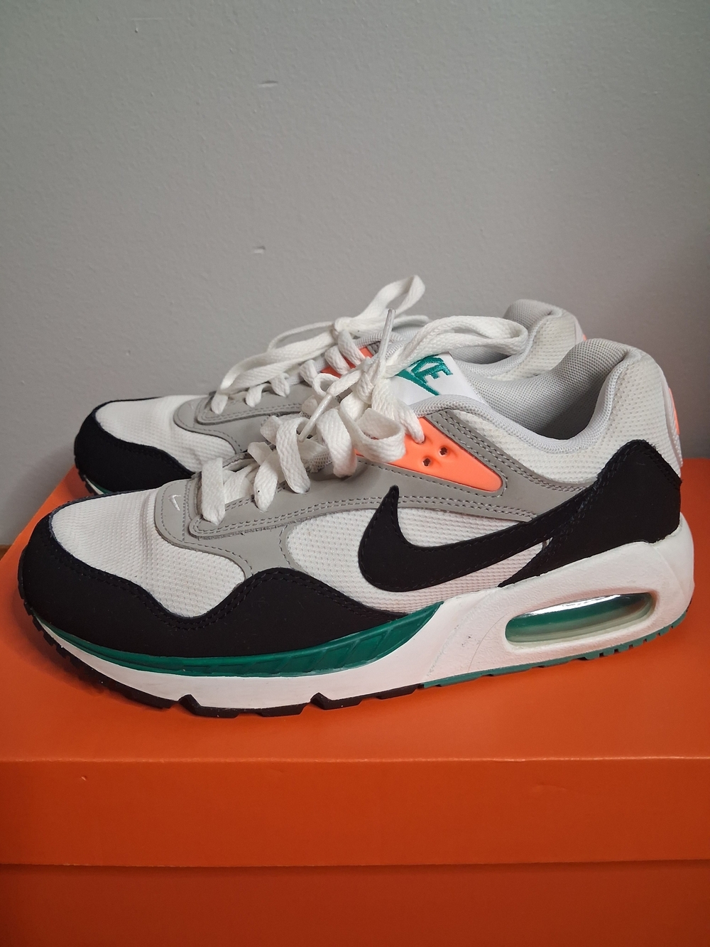 Nike Womens Air Max Retro Trainers - White/Black/Teal(US 7.5)